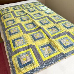 Chic Patchwork Quilt in Yellow and Gray